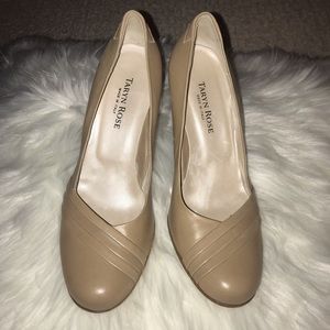 Cream/beige Taryn Rose Heels